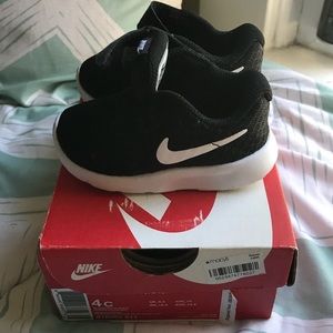 BRAND NEW NIKE Tanjun